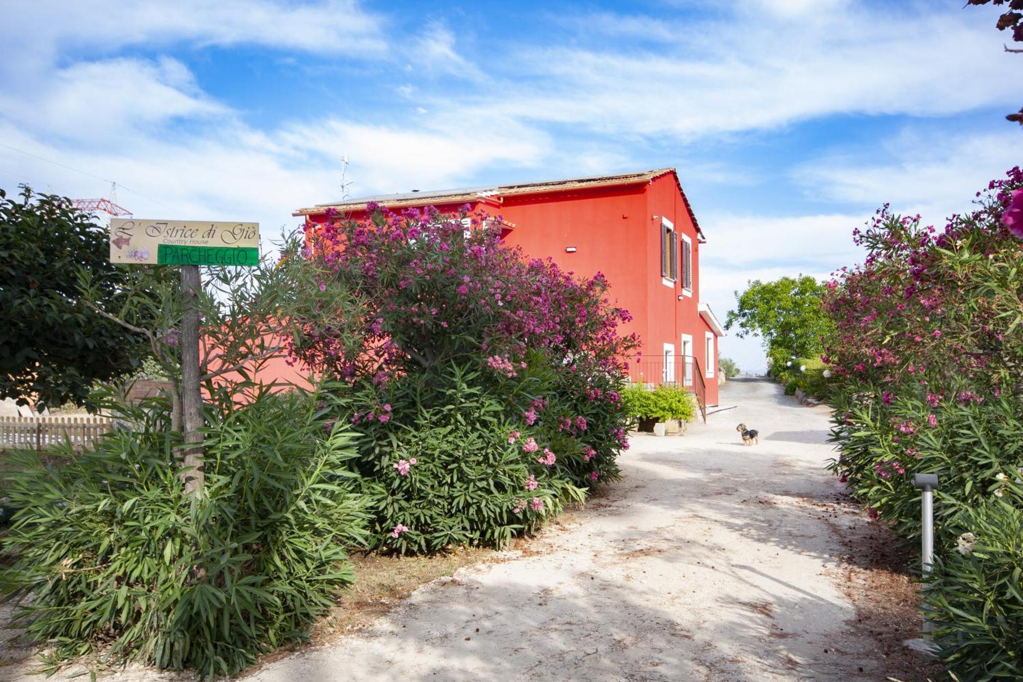 Agriturismo L'Istrice Di Gio モンタルト・ディ・カストロ エクステリア 写真